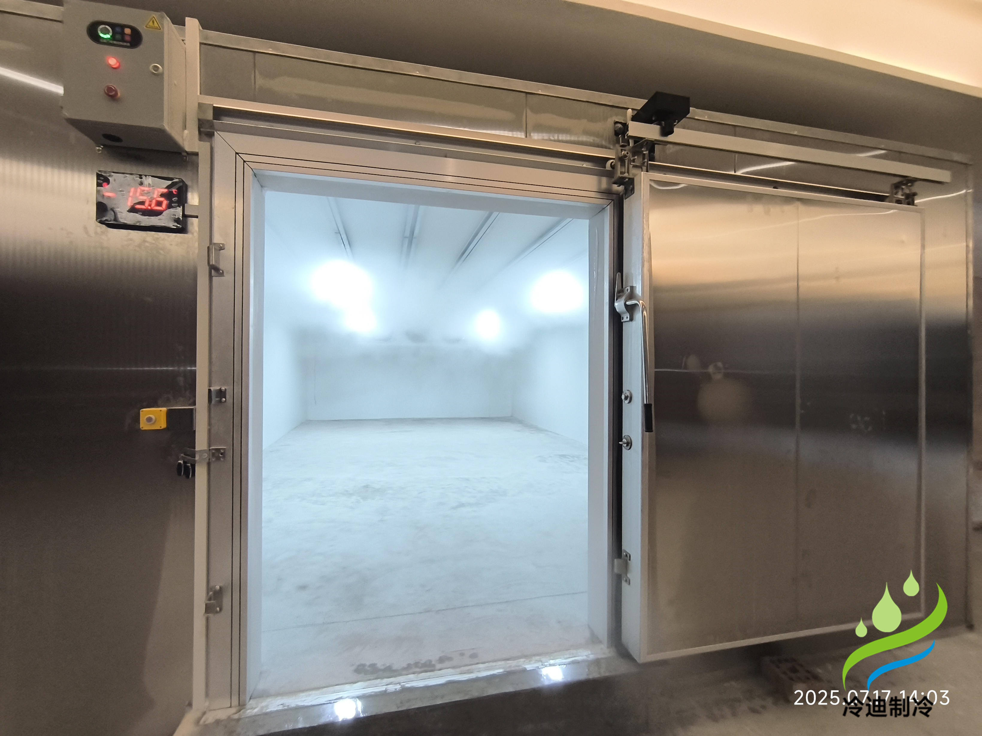 浙江年年紅集團(tuán)1000立方相變蓄冷節(jié)能冷庫(kù)案例(圖4) 相變蓄冷不銹鋼冷庫(kù)